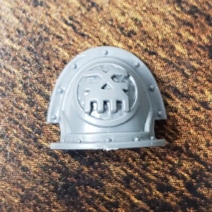 Warhammer 40k CSM Khorne Berzerkers Set Bits 108. Flansch Schulterpolster/Rüstung - Bild 1 von 1