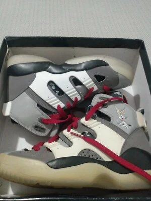 Equipo Adidas X Bugs Bunny para mujer talla 5,5 súper raro🔥🔥🔥 Foto 1 de 4