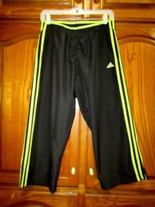 PANTALÓN CAPRI ADIDAS WMS TALLA MX22" NEGRO/VERDE NEÓN/2 BOLSILLOS/CINTURA ELÁSTICA/MALLA FORRADA - Imagen 1 de 9