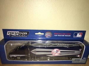 2009 N.Y.YANKEES PETERBILT TRAILER/PRESS PASS COLLECTIBLES - Picture 1 of 4