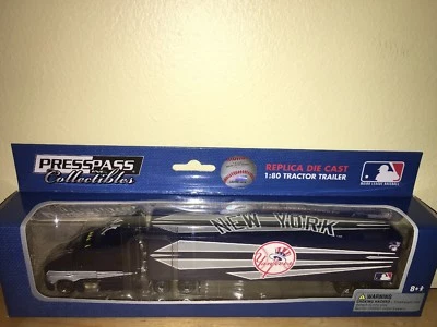 2009 N.Y.YANKEES PETERBILT TRAILER/PRESS PASS COLLECTIBLES - Image 1 of 4