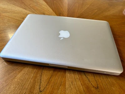 Apple MacBook Pro 13.3 in 2009/Intel Core 2 Duo 2.26 GHz, 160 GB 2 GB NVIDIA... - Image 1 of 4