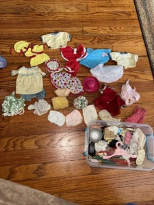 Ropa de muñeca vintage diferentes tamaños, calcetines y zapatos y accesorios inigualables - Imagen 1 de 6