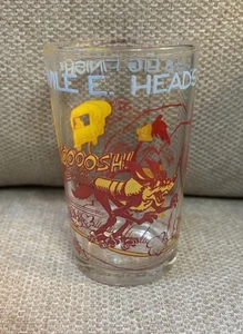 Warner Bros. Glass -Wile E. Heads For A Big Finish (Sylvestor Bottom) 1974 - Picture 1 of 5