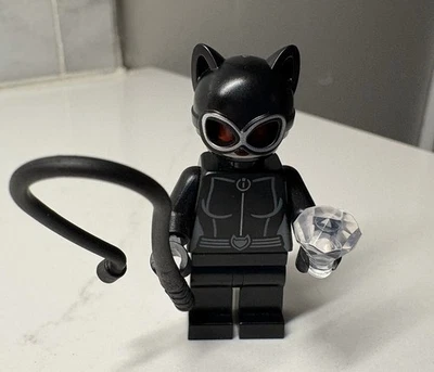 LEGO 76122 - Super Heroes: Batman Catwoman W Red Goggles Mini Figure - Image 1 of 4