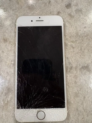 Apple I-Phone 6 con pantalla agrietada Foto 1 de 2