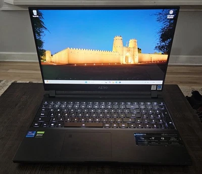 GIGABYTE AERO 15: 4k OLED (NVIDIA RTX 3060, SSD 1TB, Intel i7-11800H) Foto 1 de 4