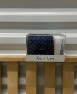 Set Regalo Uomo Calvin Klein - Cravatta Blu Navy e Tasca Quadrata Bianca - Foto 1 di 4