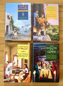 Complete Set 1-4 THE IMMORTALS Tamora Pierce Scholastic Press HBDJ - Imagen 1 de 12