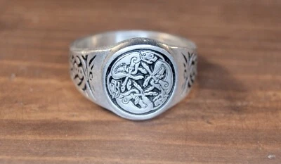 Кельтские гончие кольцо - 3 собаки кусая хвосты символ из Келлской книги RM183 - Изображение 1 из 4