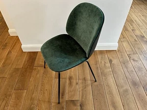 GUBI - Stuhl „Beetle Dining“, Kunststoff mit Frontpolsterung - Bild 1 von 11