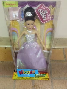 Muñeca Nicole Quincenera primavera, nueva - Imagen 1 de 3