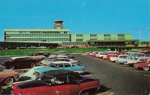 Postal vintage Love Field terminal del aeropuerto con autos Dallas Texas TX - Imagen 1 de 2