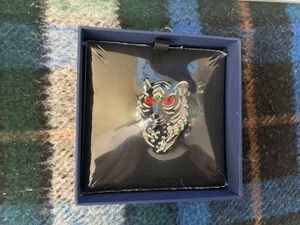 Stunning Butler & Wilson Tiger Head Brooch new sealed - Picture 1 of 2
