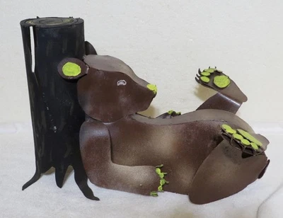 OSO DESCANSANDO SOBRE ÁRBOL Arte Steampunk Escultura Brutalista Corte Metal Soldado Estatua Foto 1 de 4