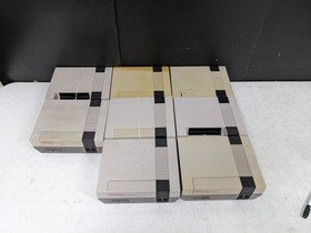 Lot of Nintendo Entertainment System NES Consoles (For Parts/Repair)
