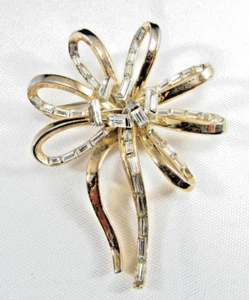 Trifari Place Vendome Diamant Brosche Anstecknadel mit Chanel Set Steinen. - Bild 1 von 12