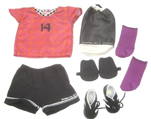 Bambola American Girl Ritirata 2003 Viola Calcio Outfit - Foto 1 di 9