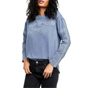 Top de encaje de ganchillo Free People talla pequeña que se encuentra con niña azul costa del Pacífico - Imagen 1 de 11