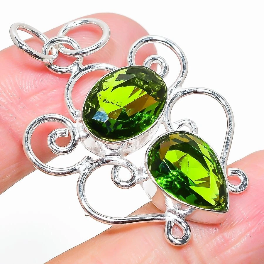 Colgante de joyería hecha a mano de plata de ley 925 con piedras preciosas de peridoto verde tamaño 1,70" Foto 1 de 1