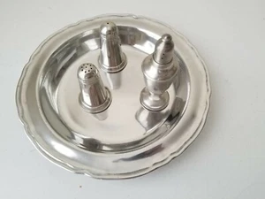 SET OF 4 VINTAGE (1) RWP Wilton  Dinner Plate & pewter salt  shakers. - Picture 1 of 8