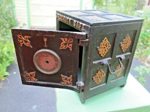 Antiguo HIERRO FUNDIDO CI SEGURIDAD DEPÓSITO Todavía Combinación Banco Años 1880 Pequeño - Imagen 1 de 9