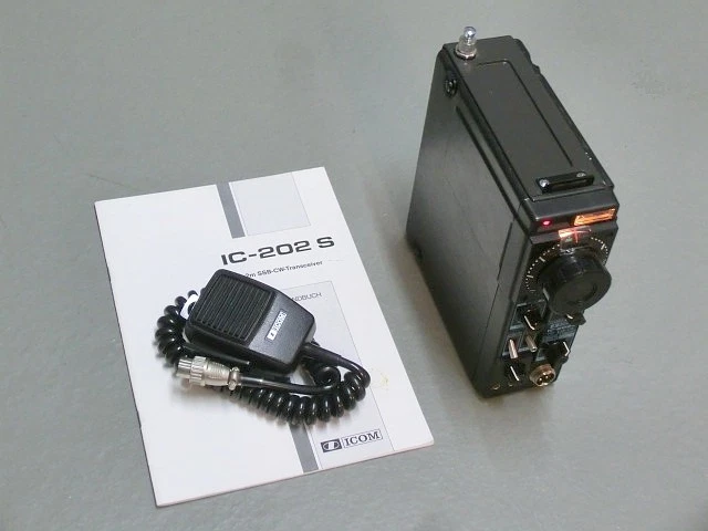 ICOM IC-202S VHF/2m Portabeltransceiver (altersbedingte Mängel mögl.) - Bild 1 von 4