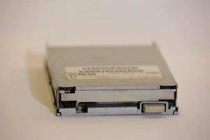 NEC Floppy Disk IDE/PATA 3½-inch Internal Diskette Drive - Afbeelding 1 van 3
