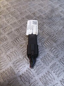 VW EOS SCIROCCO GOLF MK6 AUDI A3 8P 2.0 TDI CR GLOW PLUG RELAY 038907281D - Picture 1 of 6