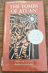 THE TOMBS OF ATUAN : by Ursula K. Le Guin : illus Gail Garraty : hbdj : vintage - Foto 1 di 6