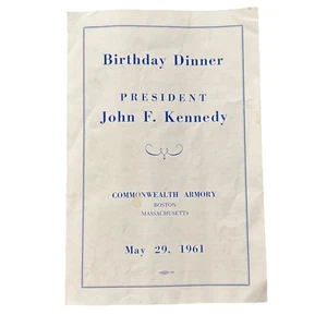 Menú del programa de cena de cumpleaños de la Commonwealth Armory del presidente John F. Kennedy 1961 - Imagen 1 de 4