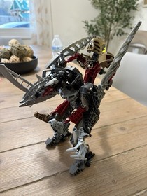 LEGO set 8811 Toa Lhikan & Kikanalo BIONICLE No Box Or Instructions 100%