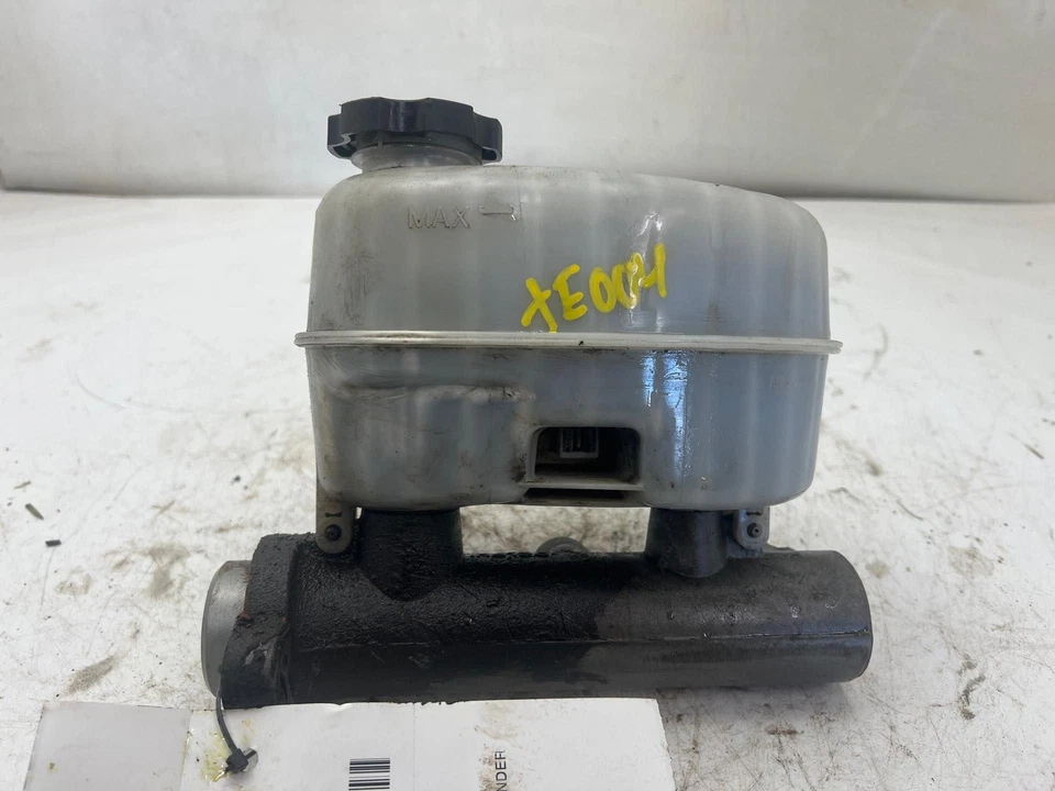 Cilindro maestro de freno usado se adapta a: camioneta Chevrolet Express 2500 2008 sin freno activo Foto 1 de 4