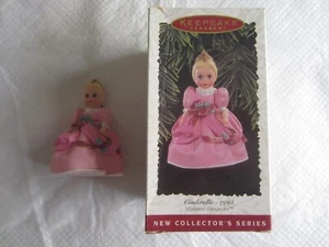 1996 Hallmark New Collector's Series Madame Alexander: Cenicienta Ornamento - Imagen 1 de 3