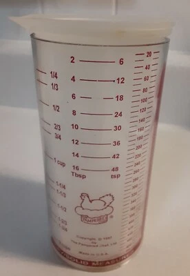 The Pampered Chef® Dry/Solid/Liquid 2-Cup Plastic Measure ©1997 (USA Made) - Image 1 of 4