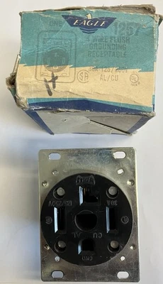 Receptáculo de salida de pared Eagle 30A 125/250V NEMA 14-30R negro de 4 cables Foto 1 de 4