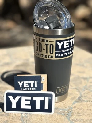 Vaso YETI Rambler 20 oz carbón con tapa deslizante magnética - lanzamiento 2018. NUEVO CON ETIQUETAS 🖤 - Imagen 1 de 4