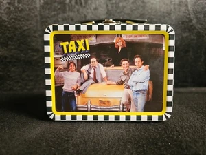 LONCHERA DE HOJALATA METÁLICA "TAXI" DE COLECCIÓN *RARA* CON 6 MIEMBROS DEL ELENCO 1999 - Imagen 1 de 10
