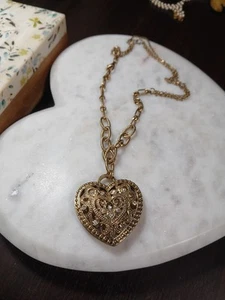 COLLANA CIONDOLO CUORE GONFIO TONO ORO VINTAGE CON STRASS - Foto 1 di 4