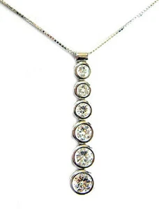 Colgante graduado de plata esterlina de zirconia cúbica. PDT290001 - Imagen 1 de 1