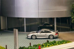 Coche modelo diecast plateado Tarmac Works 1:64 911 GT3 (tipo 996) - Imagen 1 de 3