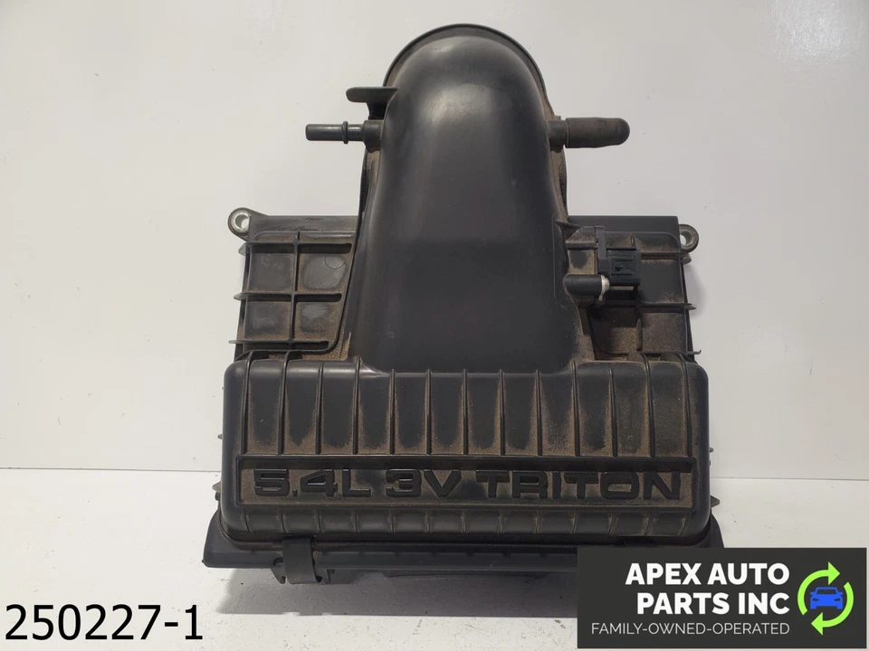 Caja de aire de admisión OEM 2004-2005 Ford F-150 5,4 L Foto 1 de 4