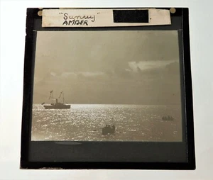 Antike s/w Glas Zauber Laterne Dia Sonniges Meer Boote & Schiff  - Bild 1 von 3