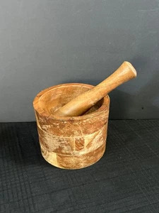 Mortero y mortero de madera - Imagen 1 de 8