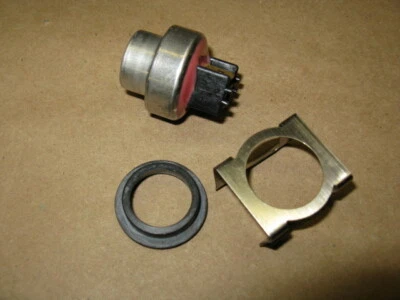 Комплект термостатического переключателя вентилятора радиатора MGB #KTP9003 для 1980 MGB  - Изображение 1 из 4