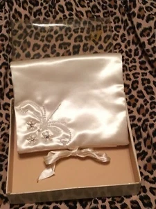 1950s Embroidered Ivory Satin HOSIERY ACCORDION BAG WITH 6 Pouches FUNDRAISER - Picture 1 of 14