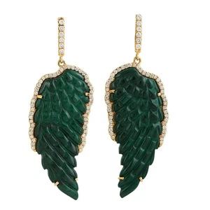 Orecchini ad ala di malachite intagliata in oro 18 carati con aureola di... - Foto 1 di 6