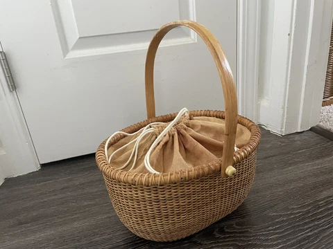 Unsigned vintage Nantucket lightship basket Bessette style lined with drawstring Cover