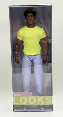 Barbie Looks #25 - Muñeca articulada Buff-Body AA Ken con cabello corto rizado en caja original Foto 1 de 4