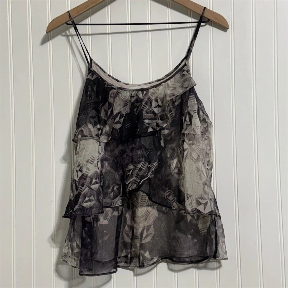Top cami New York & Company Y2K transparente con volantes en capas negro geométrico talla M Foto 1 de 4